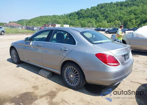 2015 Mercedes-Benz C 300 4Matic/Luxury 4Matic/Sport 4Matic из США, поврежденный, VIN 55SWF4KB6FU027372